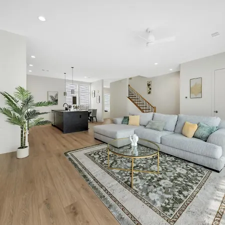 Uptown Escape L Stylish Stay Near Downtown Dallas